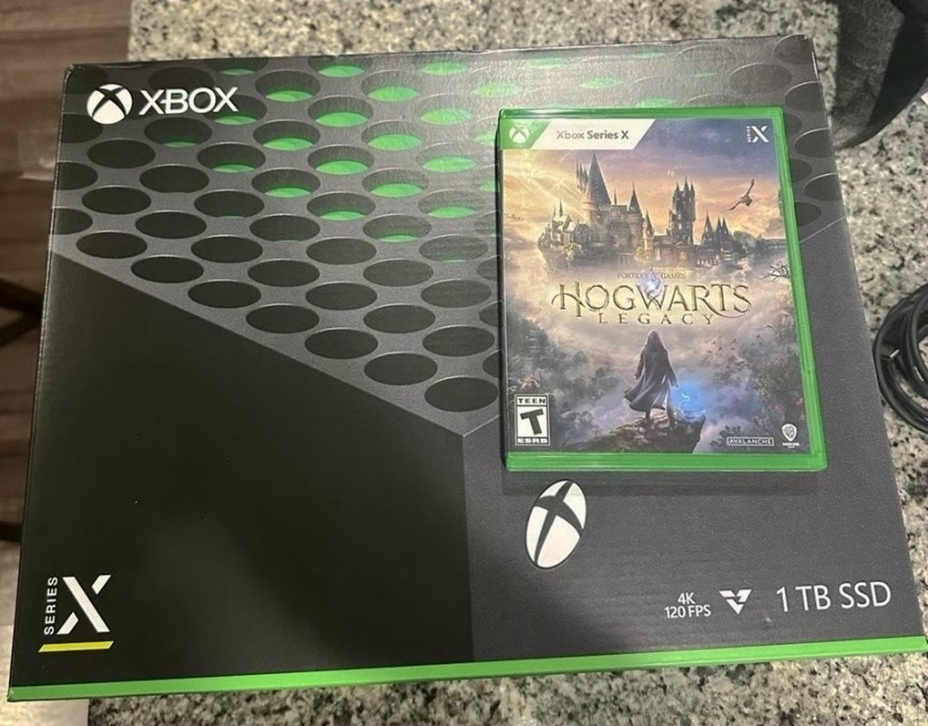 Microsoft Xbox Series X Bundle 1TB Black - Used image 2