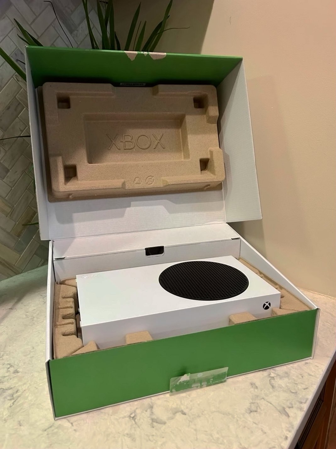 Microsoft Xbox Series S 512GB White Unlocked - Used image 2
