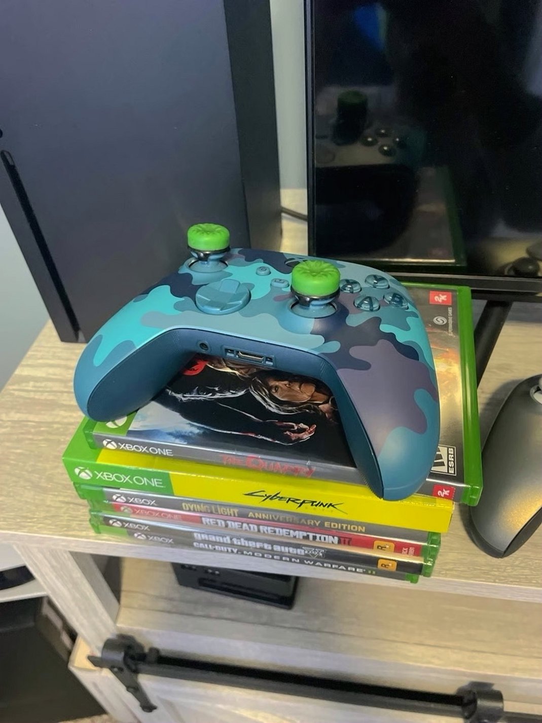 Microsoft Xbox Series X Bundle 8S81 - Used image 3