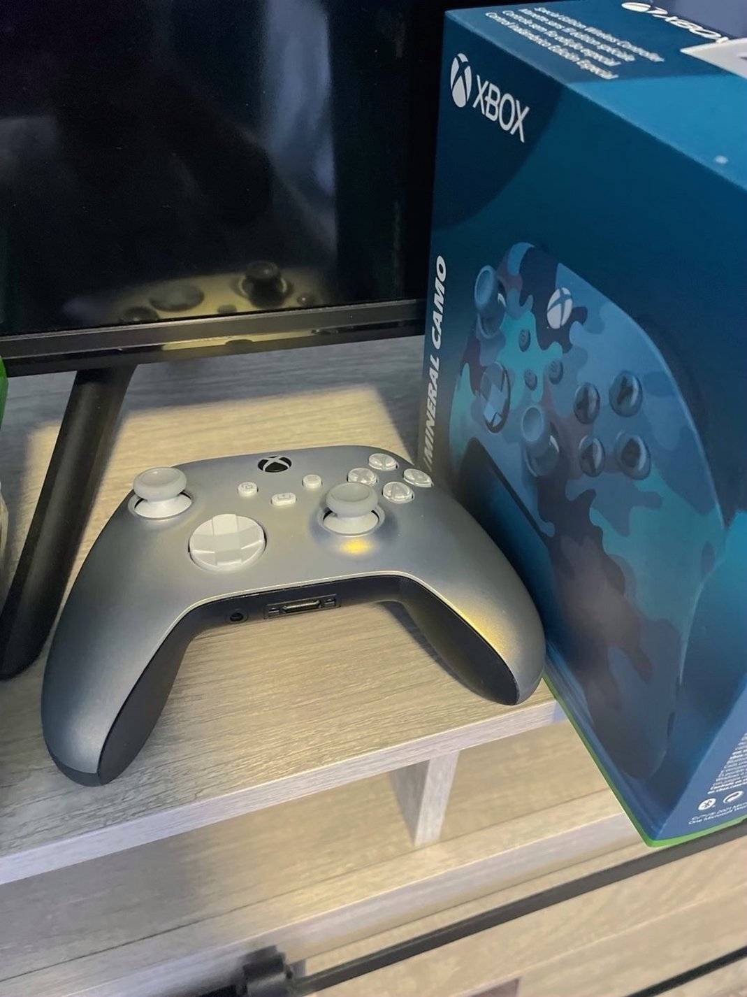 Microsoft Xbox Series X Bundle 8S81 - Used image 4
