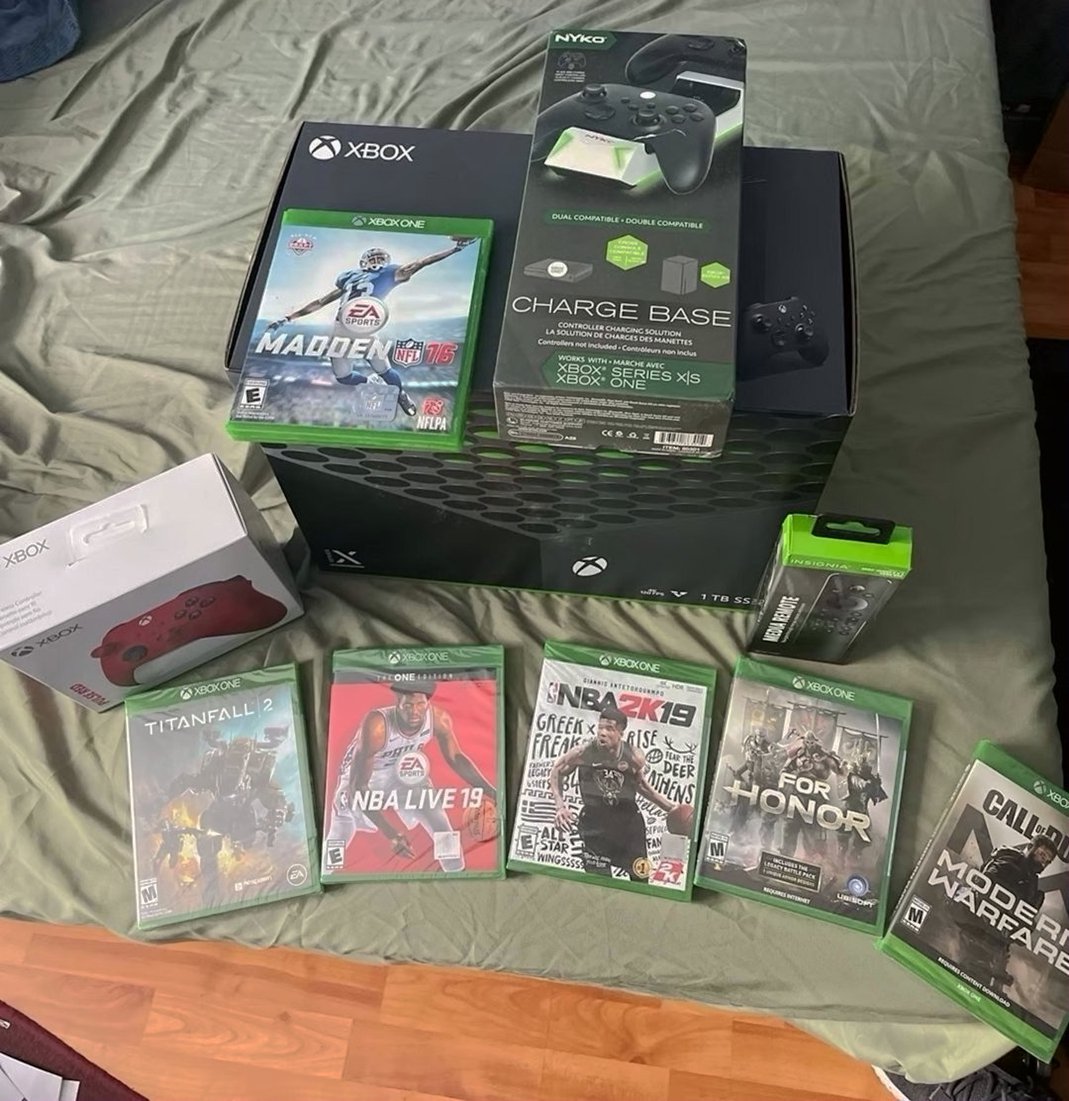 Microsoft Xbox Series X 7V18 with Extra Controller and Games - Used