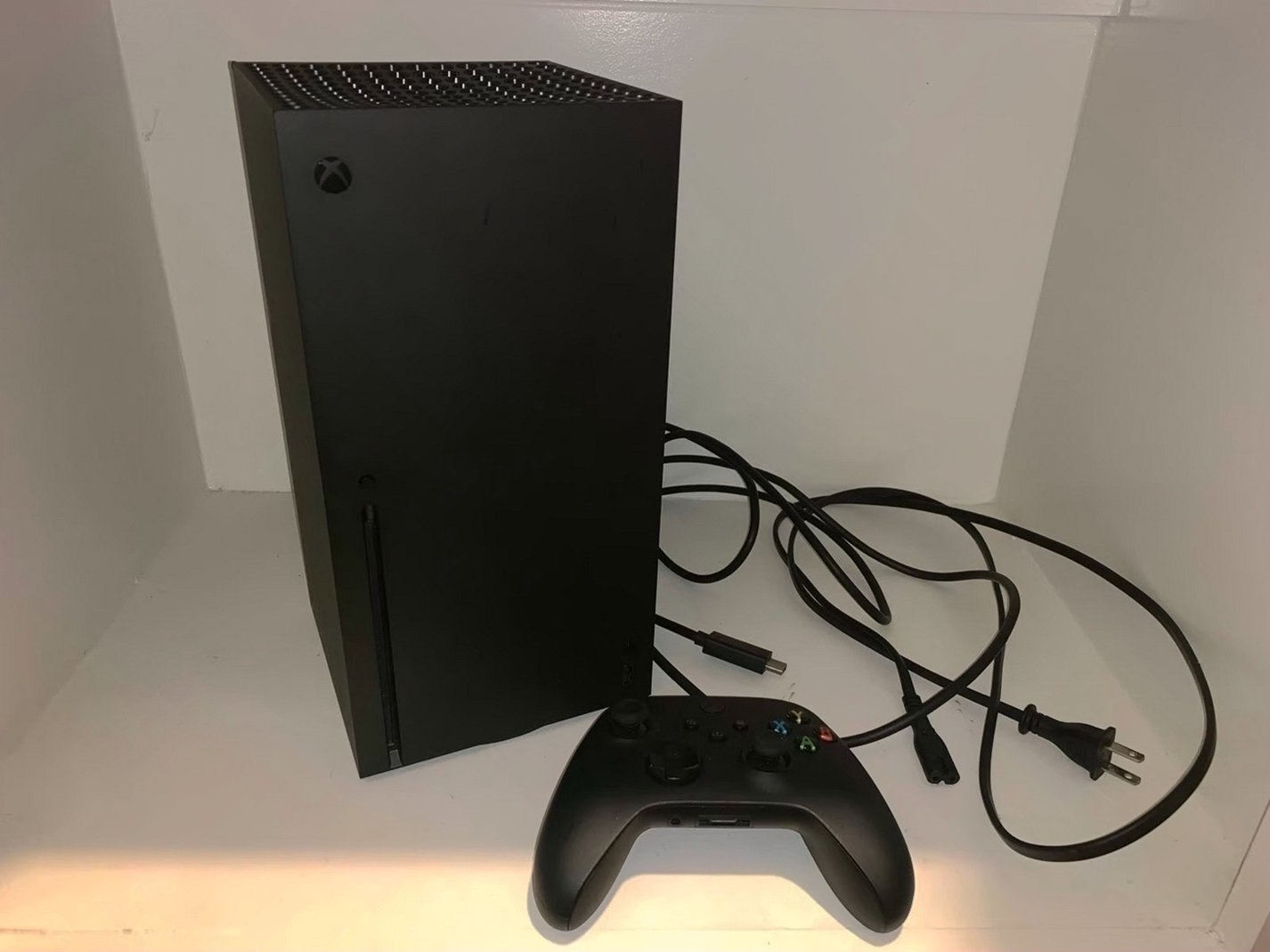 Microsoft Xbox Series X 1TB Black/White Unlocked - Used image 3