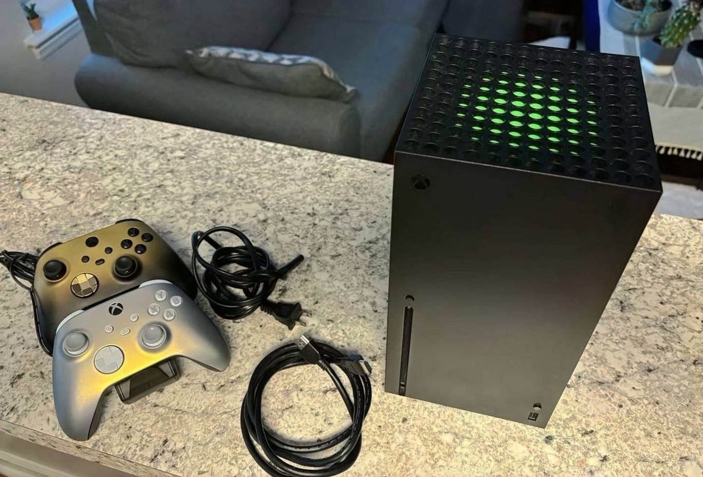 Microsoft Xbox Series X Bundle 8Y79 - Used
