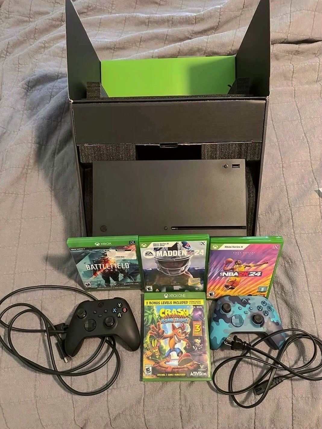 Microsoft Xbox Series X 1TB Black Bundle 6A76 - Used
