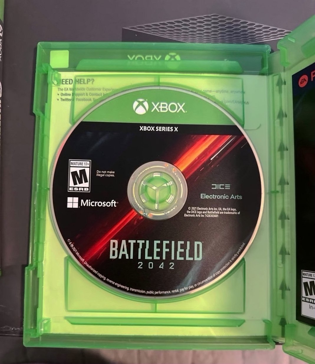 Microsoft Xbox Series X 1TB Black Bundle 6A76 - Used image 4