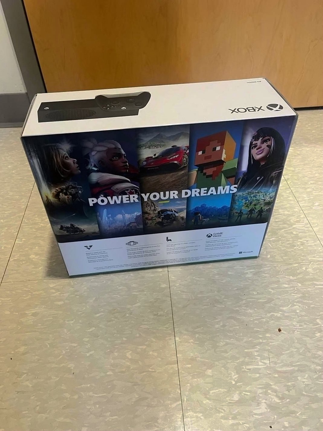 Microsoft Xbox Series S 1TB Digital Version Unlocked - Used image 4