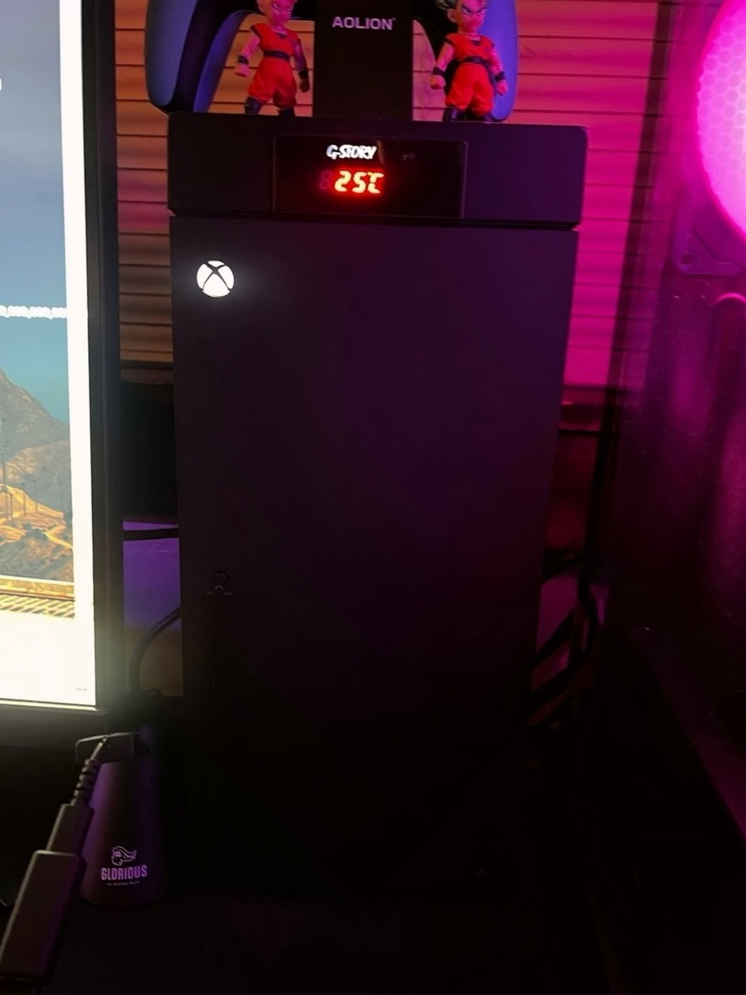 Microsoft Xbox Series X 1TB Black/White Unlocked - Used image 3