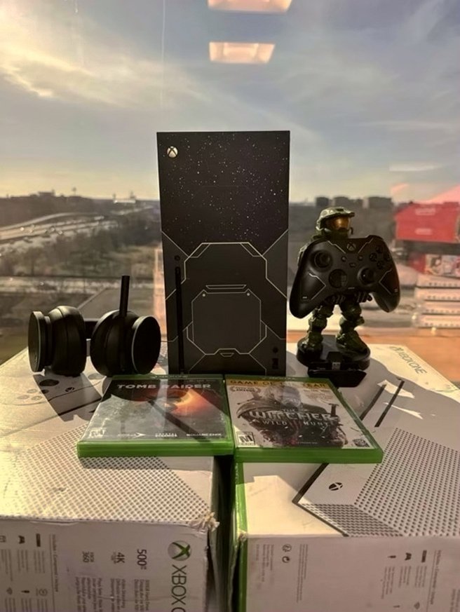 Microsoft Xbox Series X Halo Infinite Limited Edition - Used