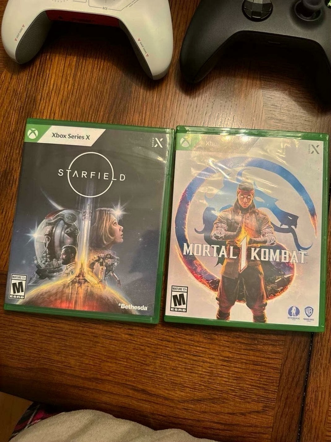 Microsoft Xbox Series X Bundle 3P76 1TB Black - Used image 2