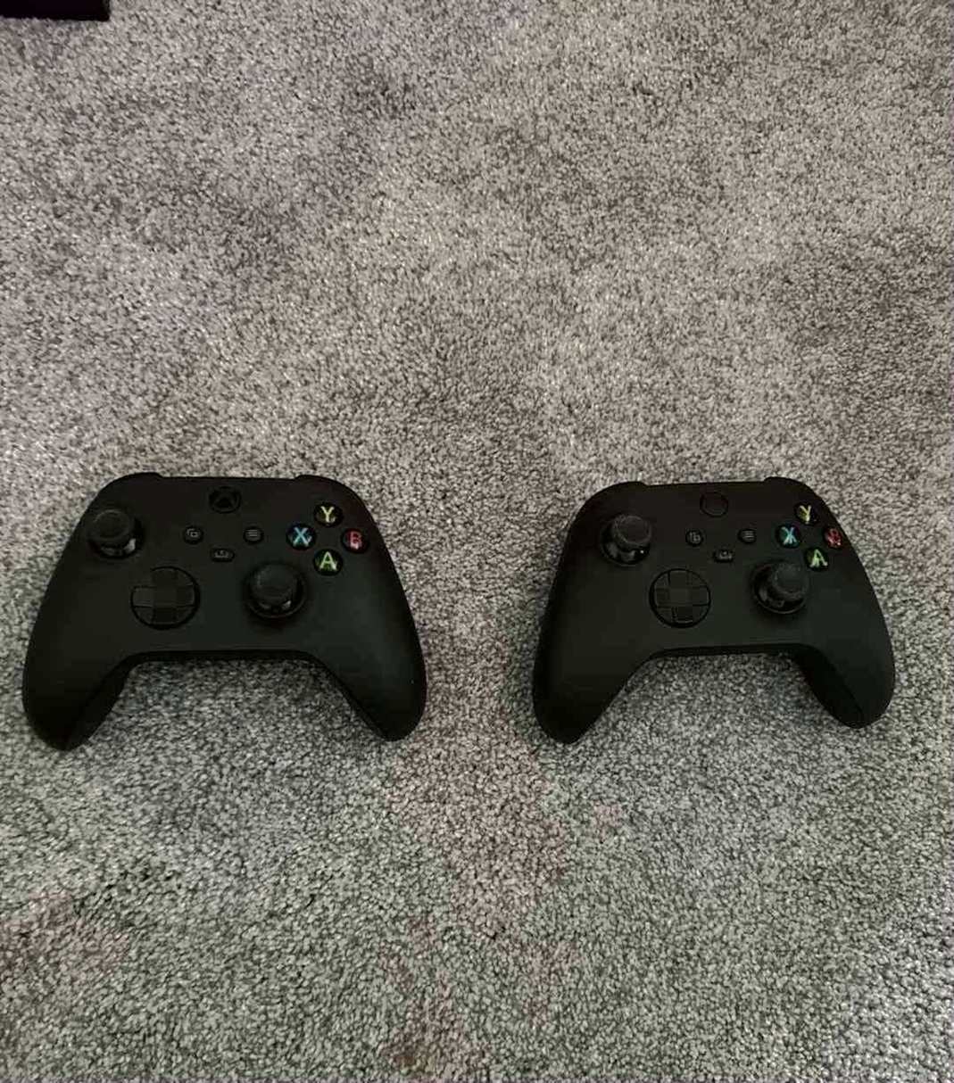 Microsoft Xbox Series X 8C99 with 2 Controllers - Used image 4