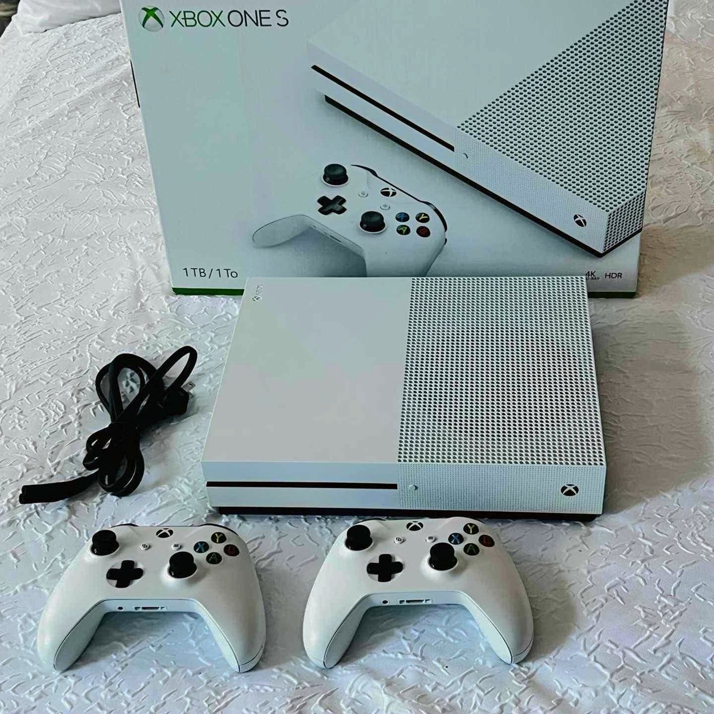Microsoft Xbox One S 1TB White Unlocked - Used
