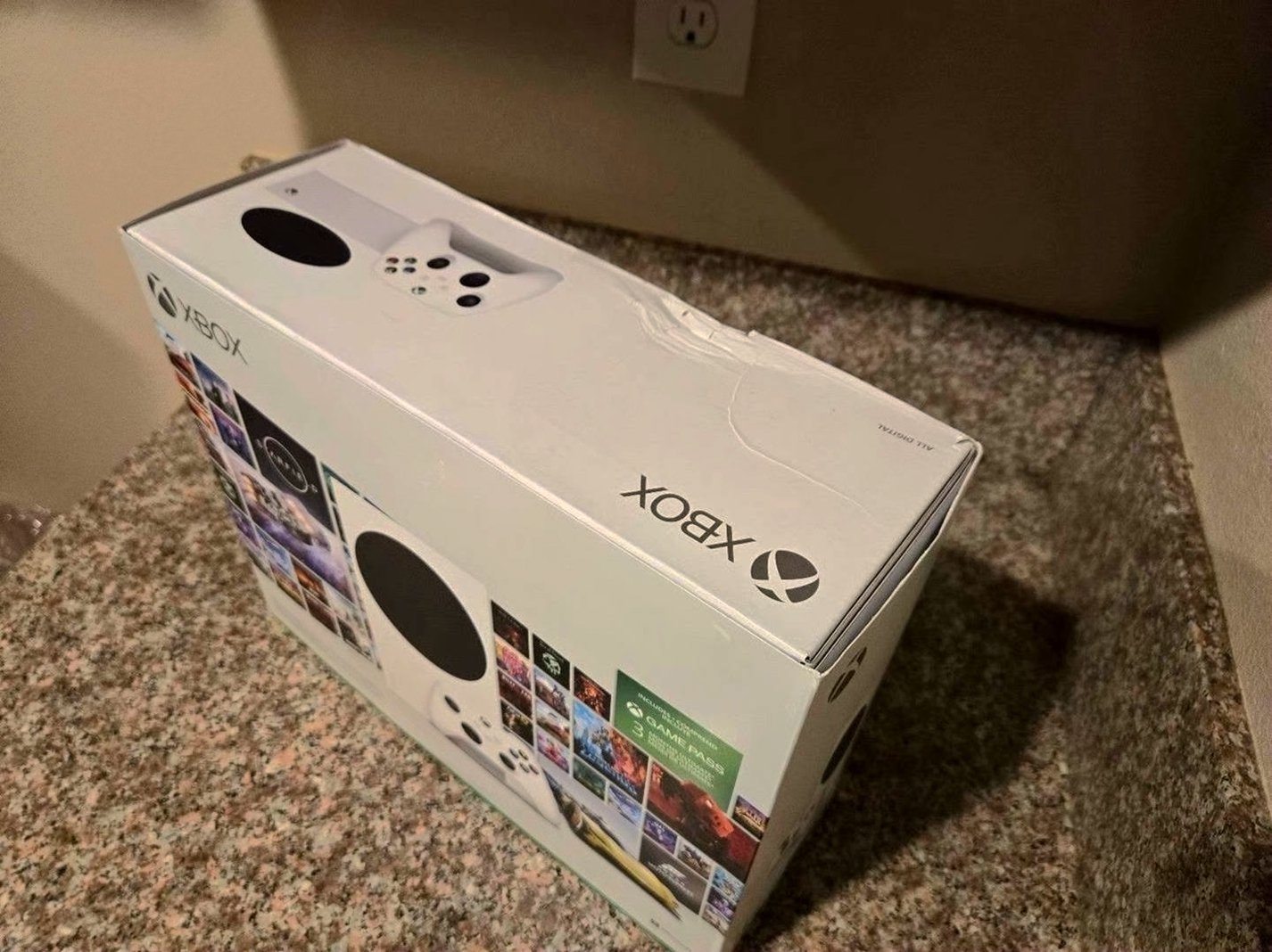 Microsoft Xbox Series S 512GB White Console Bundle - Used image 3