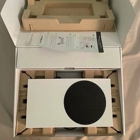 Microsoft Xbox Series S 512GB White Unlocked - Used image 2