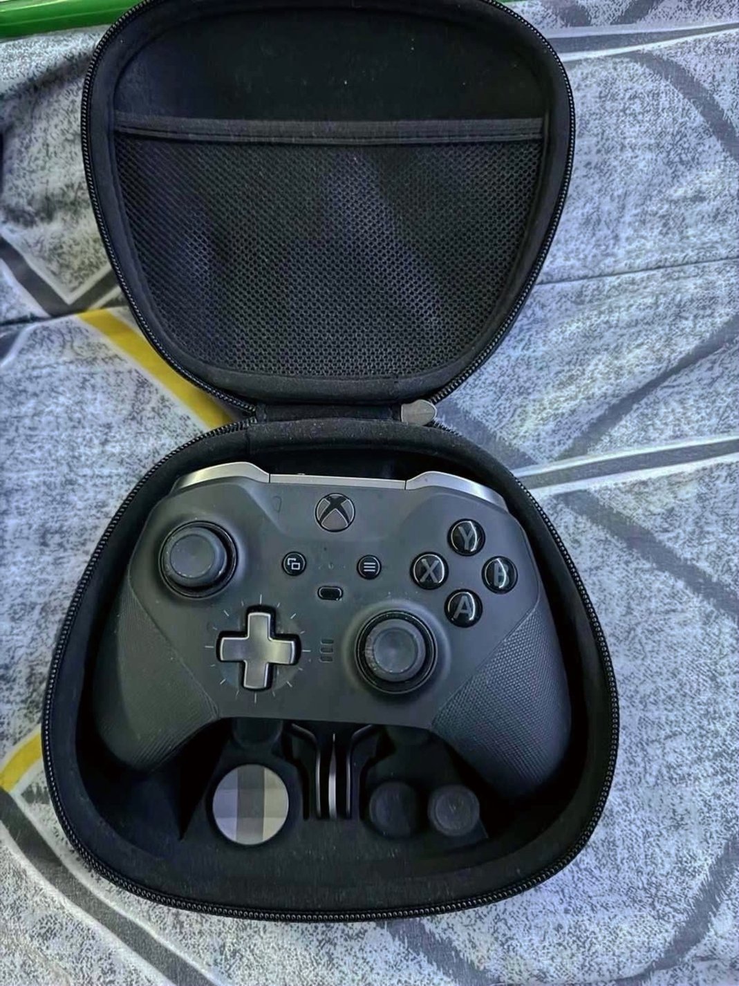 Microsoft Xbox Series X 7X33 Elite Controller Bundle - Used image 2