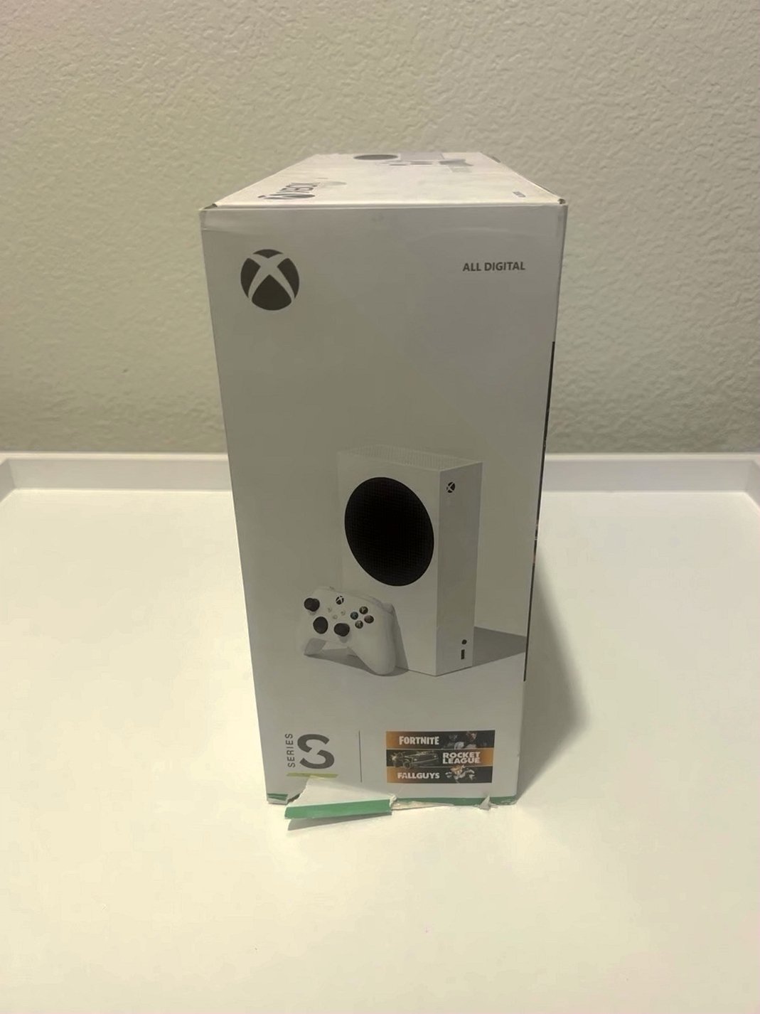 Microsoft Xbox Series S Gilded Hunter Bundle 512GB White - Used image 3