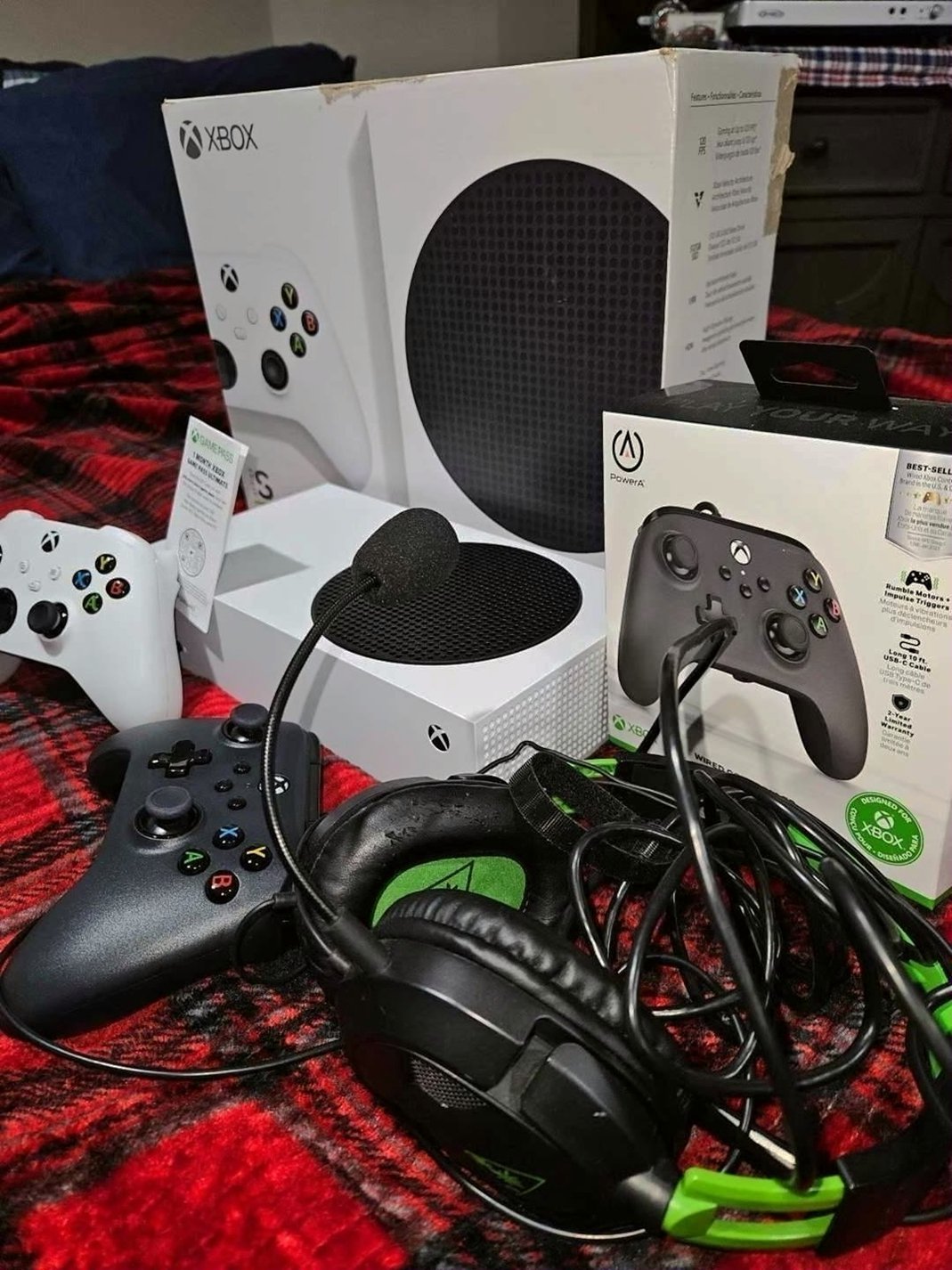 Microsoft Xbox Series S All-Digital Console Bundle with 1 Month Game Pass Ultimate - Used image 3
