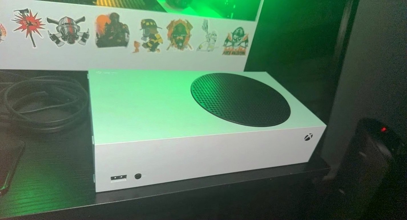 Microsoft Xbox Series S 512GB White - Used image 3