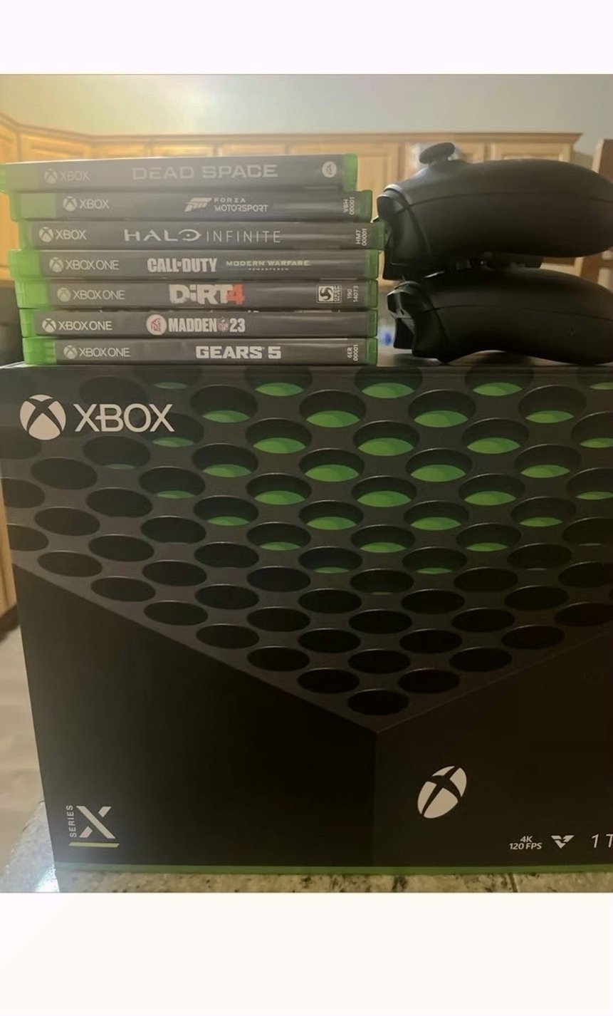 Microsoft Xbox Series X Bundle 9W67 1TB Black Unlocked - Used
