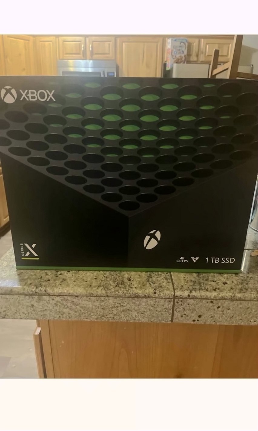 Microsoft Xbox Series X Bundle 9W67 1TB Black Unlocked - Used image 2