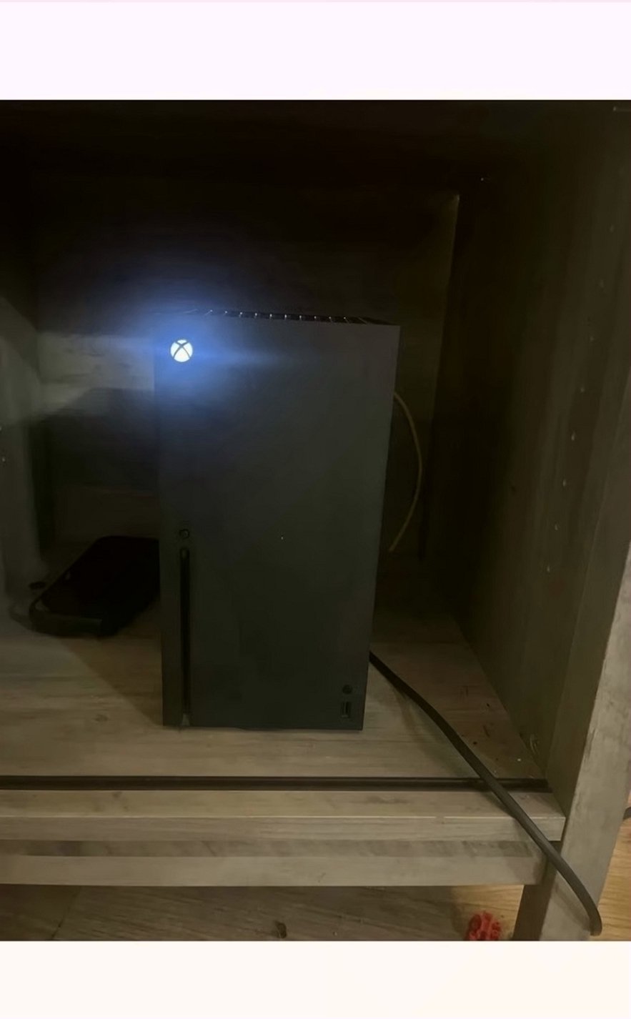 Microsoft Xbox Series X Bundle 9W67 1TB Black Unlocked - Used image 5