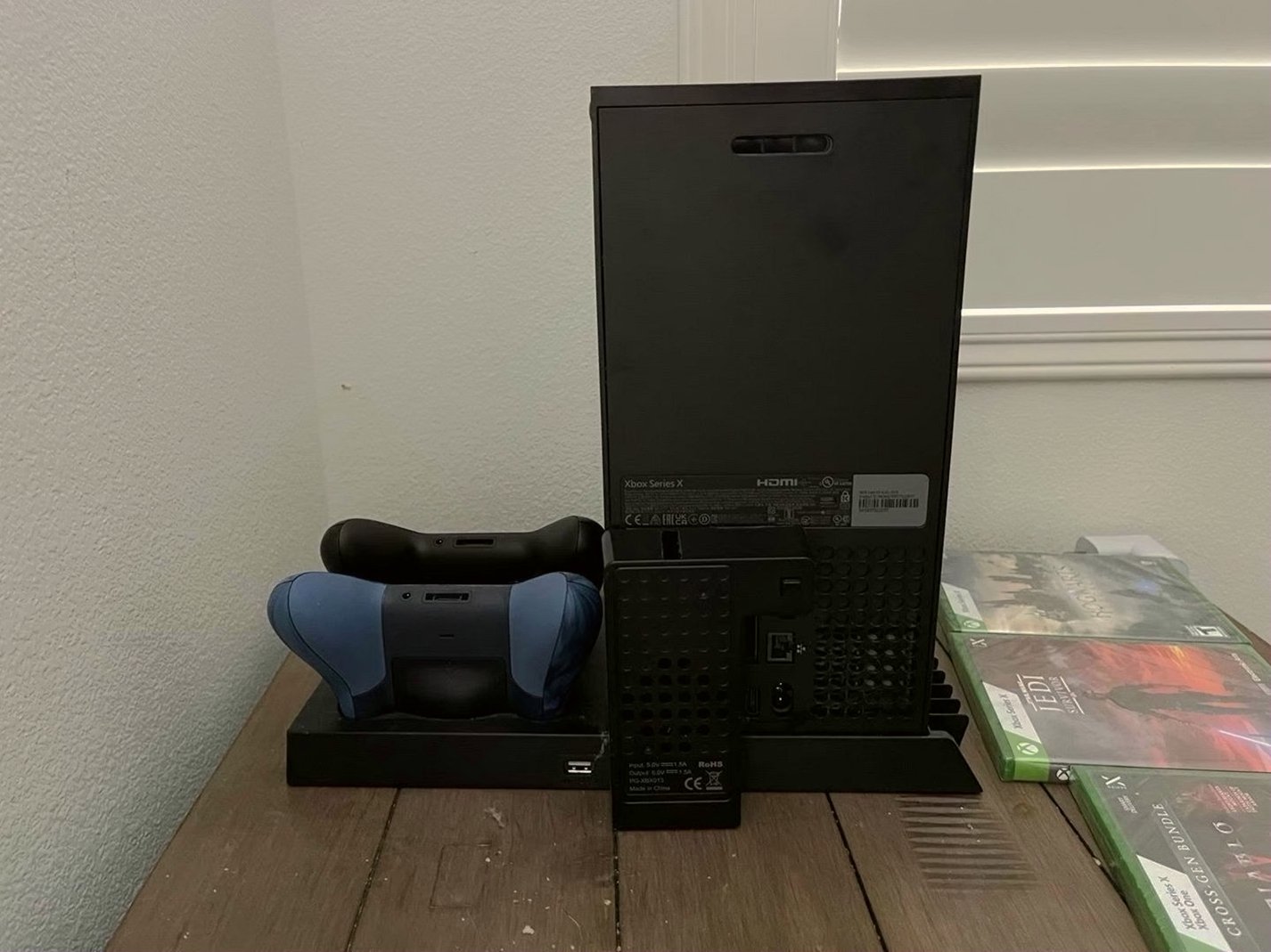 Microsoft Xbox Series X 1TB Console Bundle - Used image 2