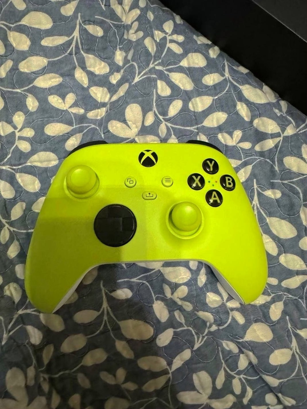 Microsoft Xbox Series S 1TB Black with Lime Green Controller - Used image 2