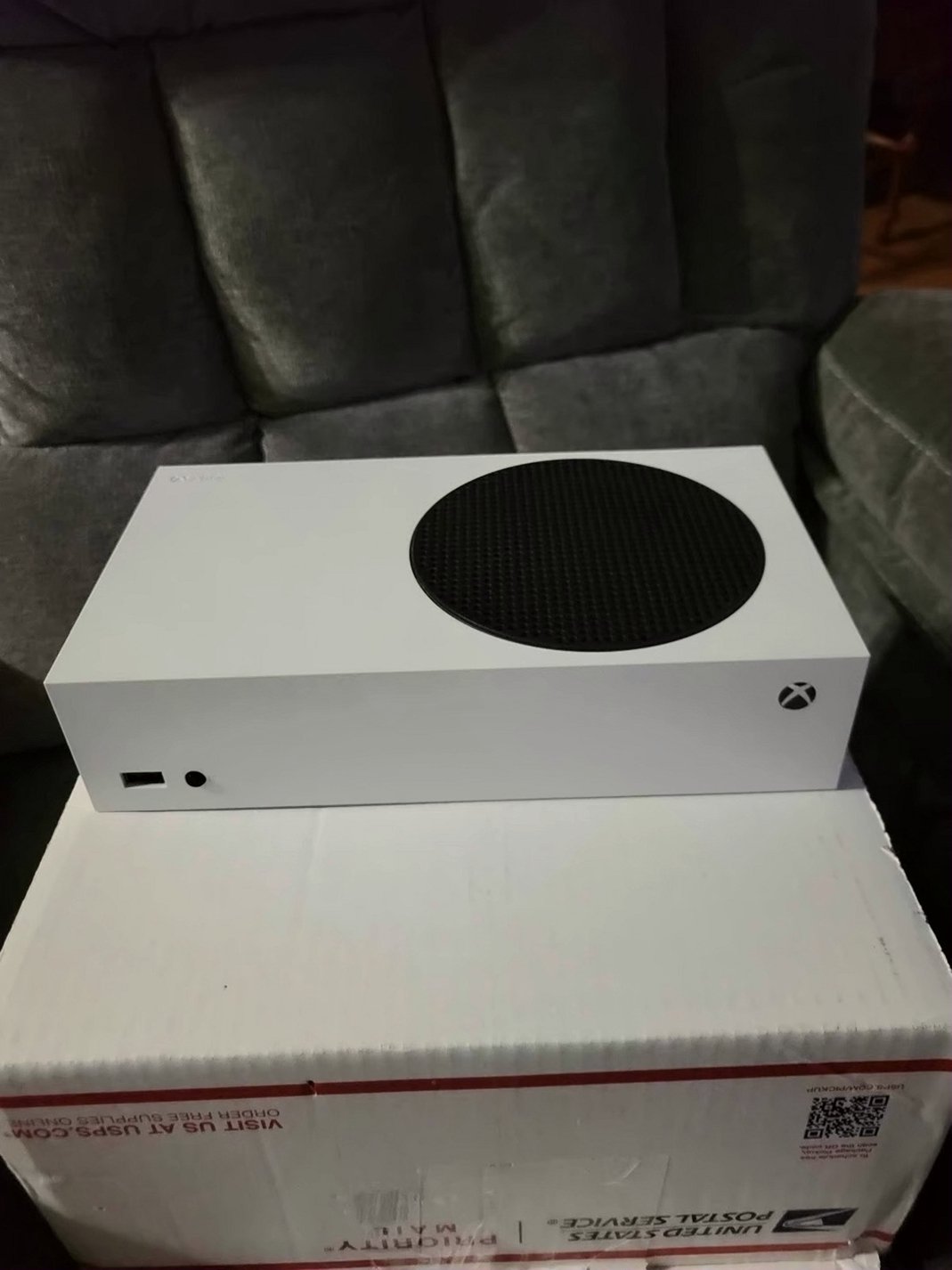 Microsoft Xbox Series S 512GB White - Used image 2