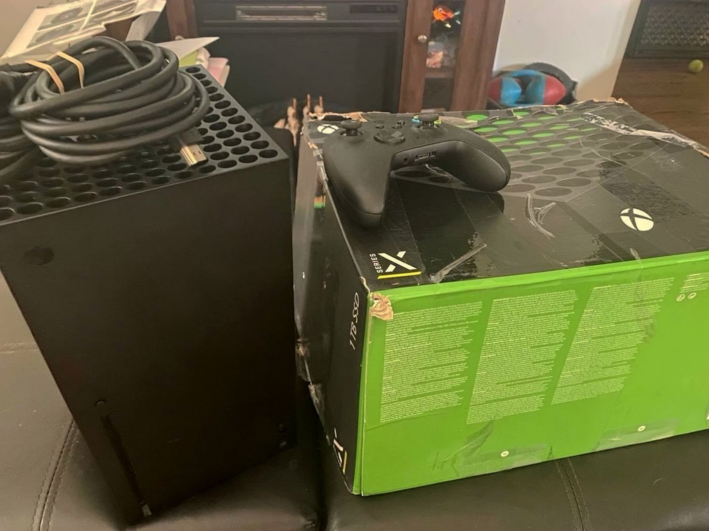 Microsoft Xbox Series X Console 9V76 1TB Black Used image 3