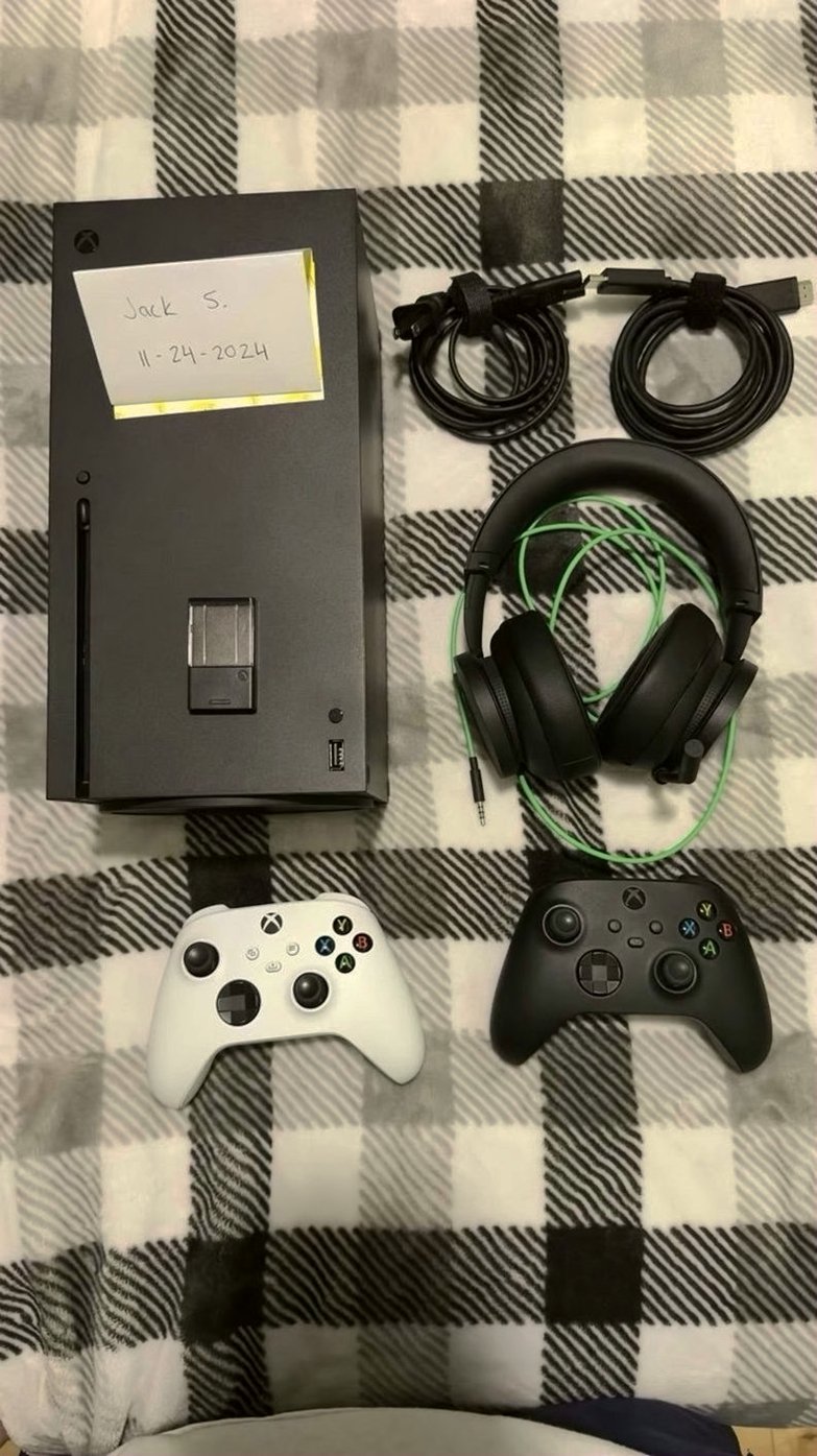 Microsoft XBOX Series X 1TB Black Console + 2TB Seagate Expansion + 2 Controllers + Headset - Used