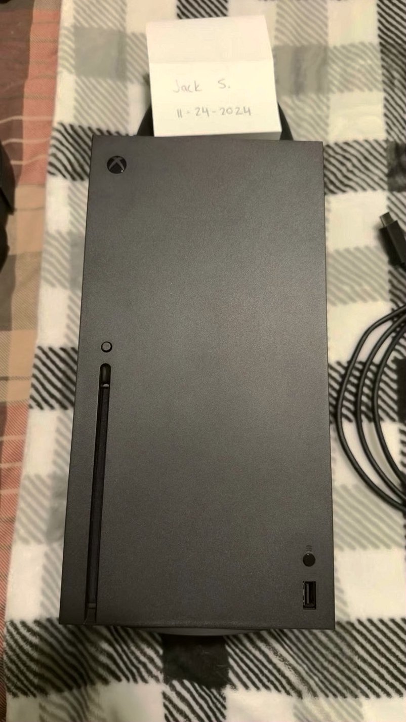 Microsoft XBOX Series X 1TB Black Console + 2TB Seagate Expansion + 2 Controllers + Headset - Used image 3