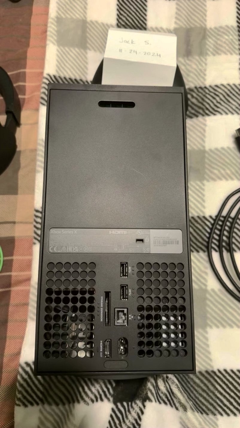 Microsoft XBOX Series X 1TB Black Console + 2TB Seagate Expansion + 2 Controllers + Headset - Used image 5