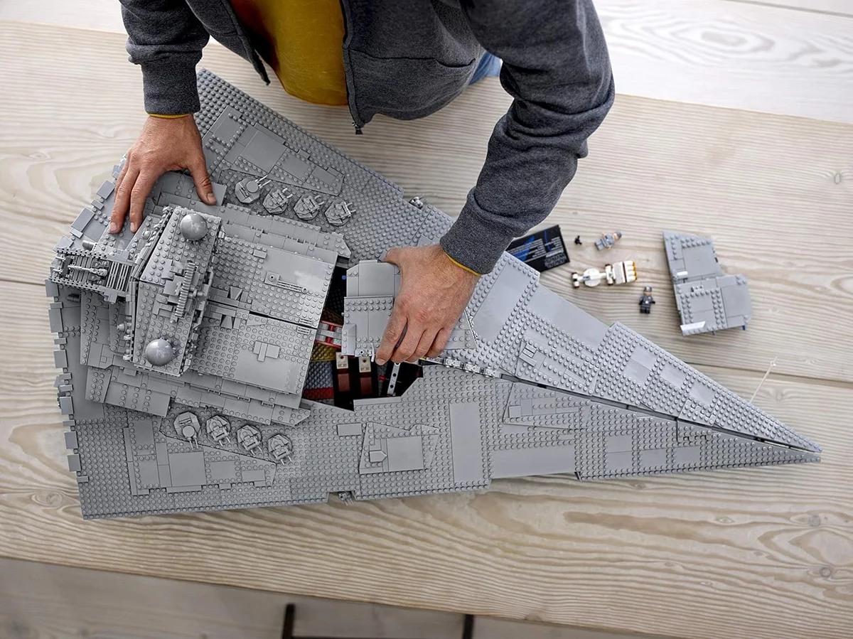 LEGO Star Wars Imperial Star Destroyer 75252 4700 Pieces 3' Long Colourful New image 2